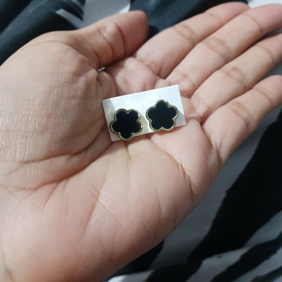 NEW Women Black Flower Mini Stud Earrings - Picture 3 of 5